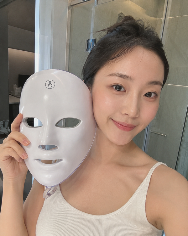 Customer using Illuvia mask